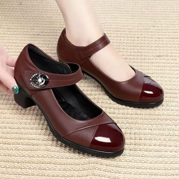 Round Toe Soft Bottom Low-cut Buckled Chunky Heel Shoes - 图片 3