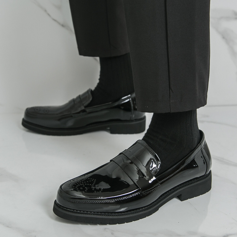 Autumn Men's Glossy Carved Leather Shoes - 图片 4